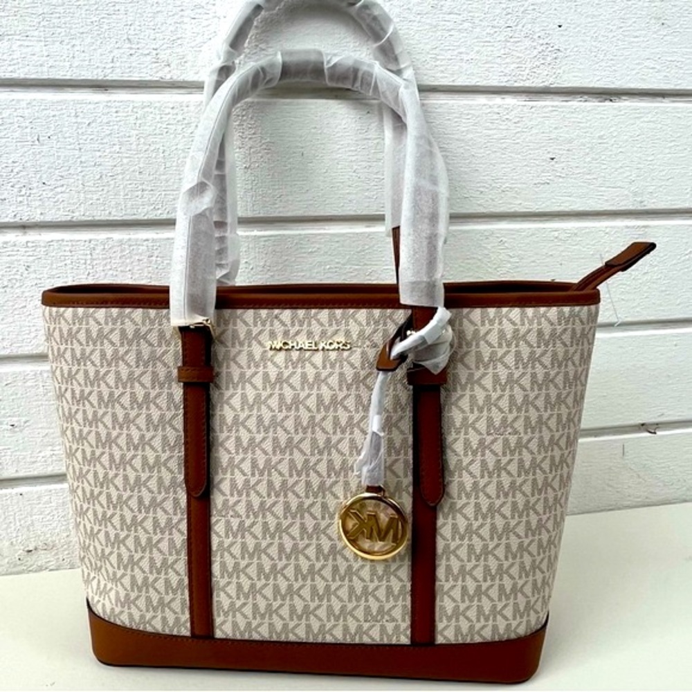 Michael Kors Jet Set Travel Tote.New with Tags. Cream, Timeless all Occasion.